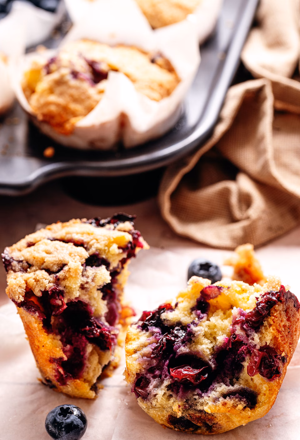 Blueberry muffins with crumble topping