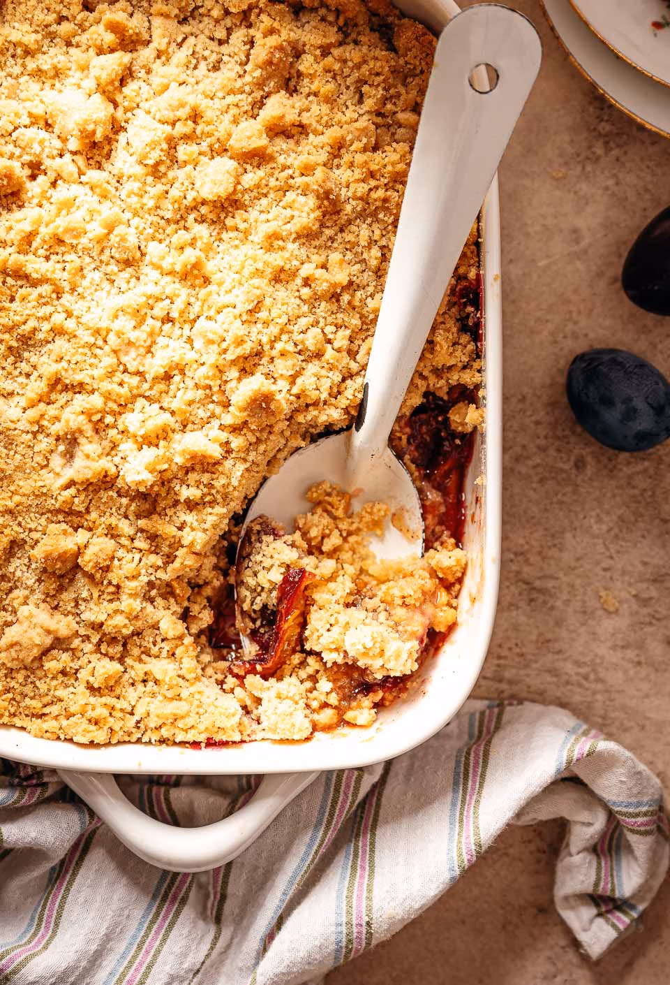 Plum crumble