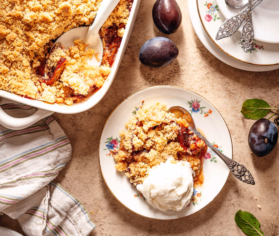 Plum crumble