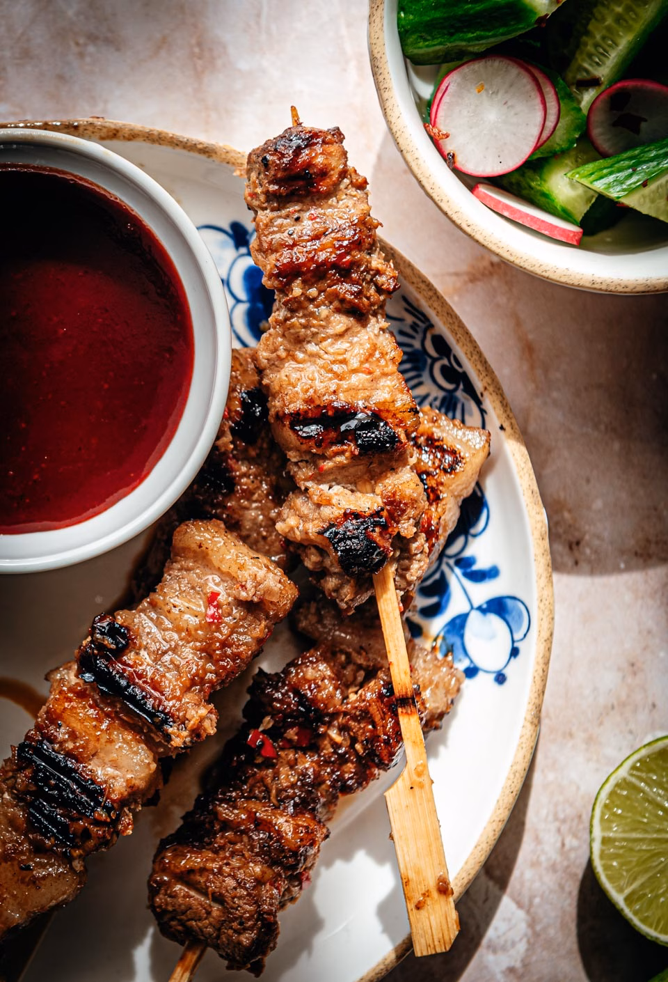 Skewers with grilled pork belly
