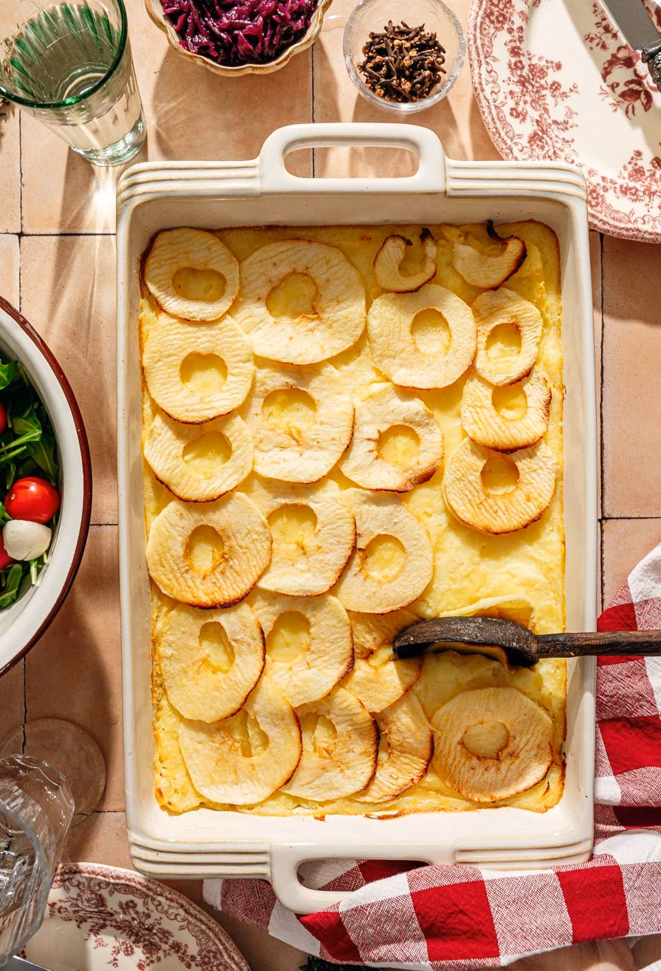Meat and potatoes casserole