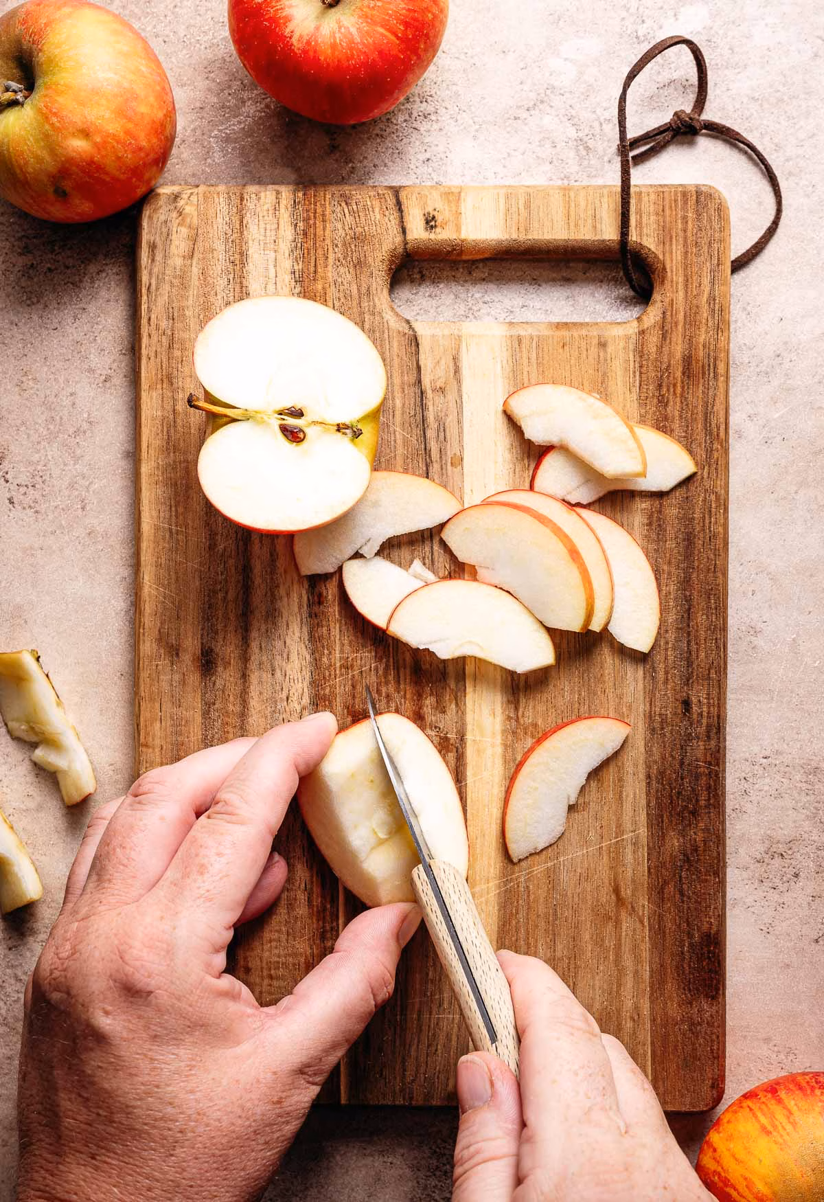 Slicing the apple