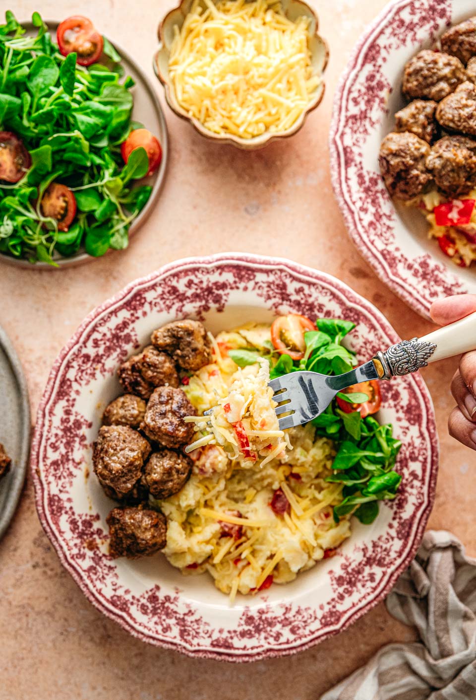 Mashed potatoes with pointed cabbage