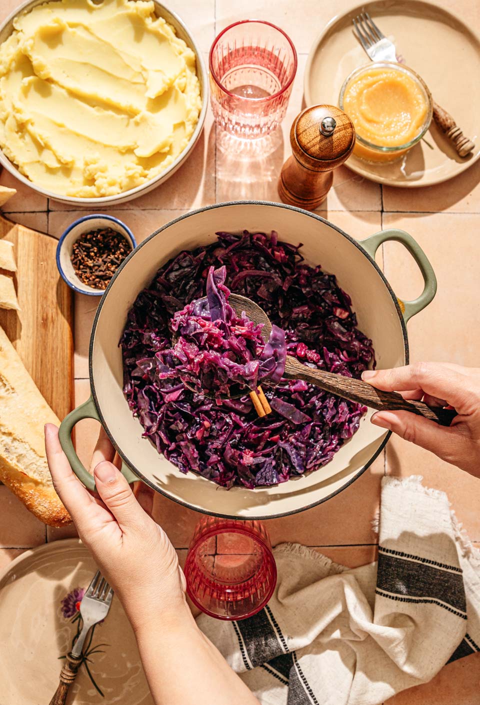 Red cabbage with mashed potatoes